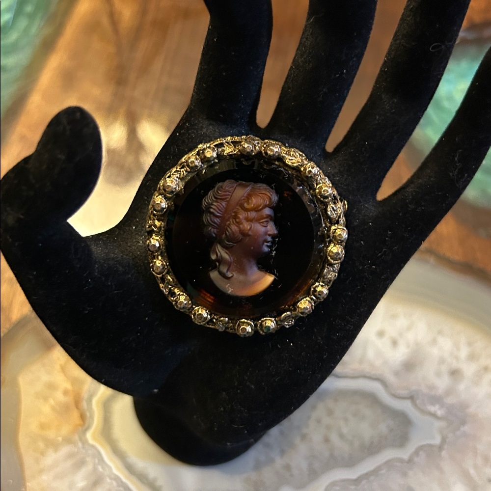Brooch vintage Juliana DeLizza & Elster cameo brooch 1 3/4” - Picture 2 of 5